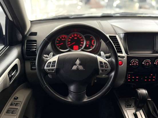 MITSUBISHI-PAJERO-3.2 HPE 4X4 7 LUGARES 16V TURBO INTERCOOLER DIESEL 4P AUTOMÁTICO MITSUBISHI-PAJERO-2016