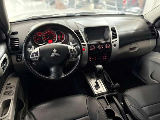 MITSUBISHI-PAJERO-3.2 HPE 4X4 7 LUGARES 16V TURBO INTERCOOLER DIESEL 4P AUTOMÁTICO MITSUBISHI-PAJERO-2016