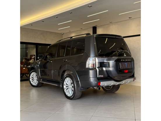 MITSUBISHI-PAJERO-3.5 HPE 4X4 7 LUGARES V6 24V FLEX 4P AUTOMÁTICO MITSUBISHI-PAJERO-2017