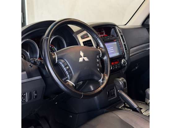 MITSUBISHI-PAJERO-3.5 HPE 4X4 7 LUGARES V6 24V FLEX 4P AUTOMÁTICO MITSUBISHI-PAJERO-2017