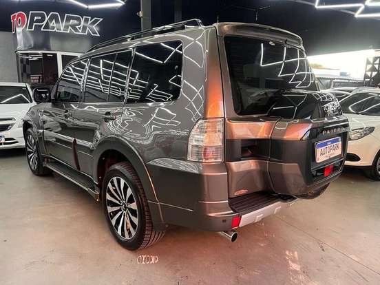 MITSUBISHI-PAJERO FULL-3.2 HPE 4X4 16V TURBO INTERCOOLER DIESEL 4P AUTOMÁTICO MITSUBISHI-PAJERO FULL-2015