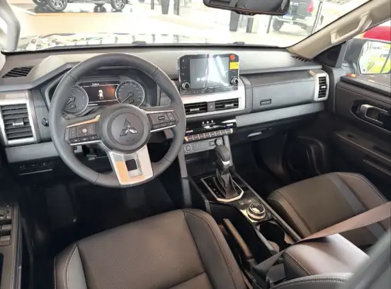 MITSUBISHI-TRITON-2025