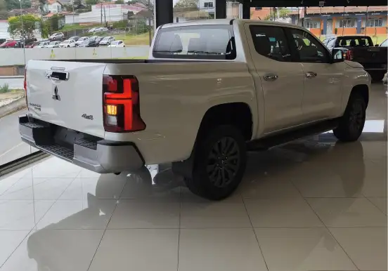 MITSUBISHI-TRITON-2025