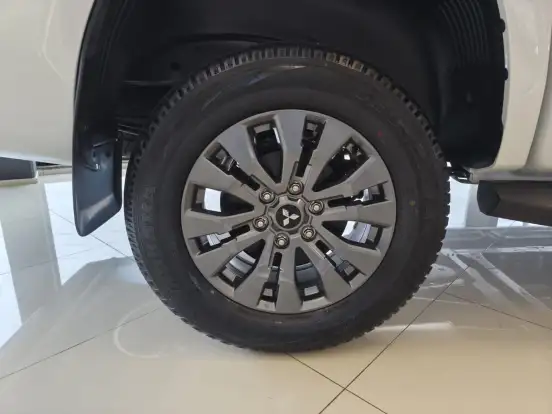 MITSUBISHI-TRITON-2025