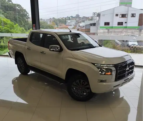MITSUBISHI-TRITON-2025