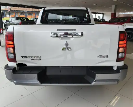 MITSUBISHI-TRITON-2025