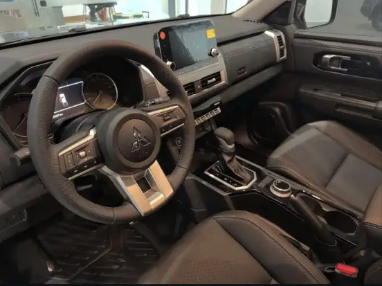 MITSUBISHI-TRITON-2025