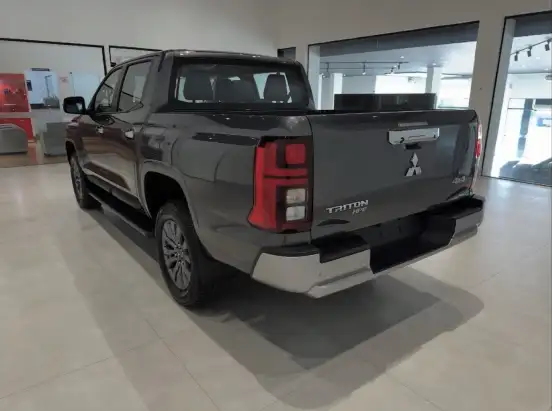 MITSUBISHI-TRITON-2025