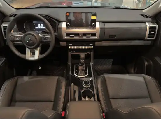 MITSUBISHI-TRITON-2025