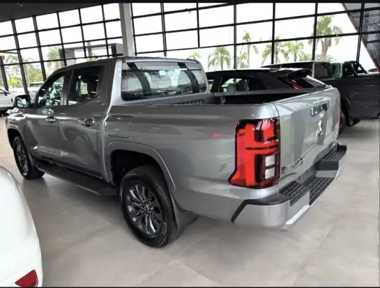 MITSUBISHI-TRITON-2025
