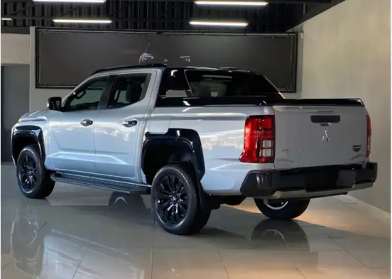 MITSUBISHI-TRITON-2025
