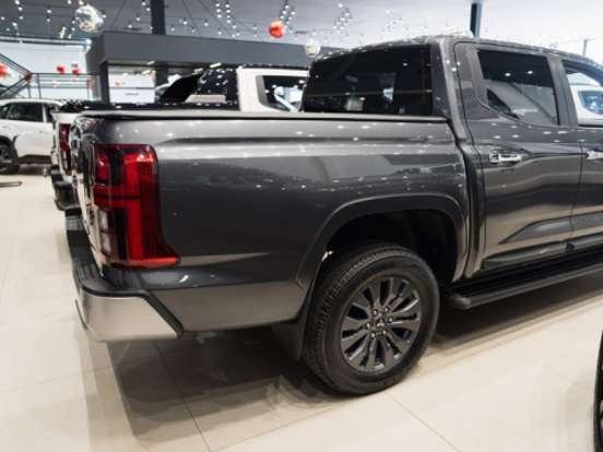 MITSUBISHI-TRITON-2.4 BITURBO DIESEL CD HPE 4X4 AUTOMÁTICO MITSUBISHI-TRITON-2025