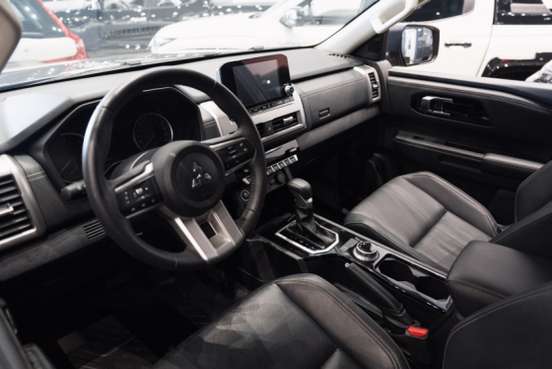 MITSUBISHI-TRITON-2025
