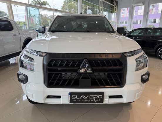MITSUBISHI-TRITON-2025