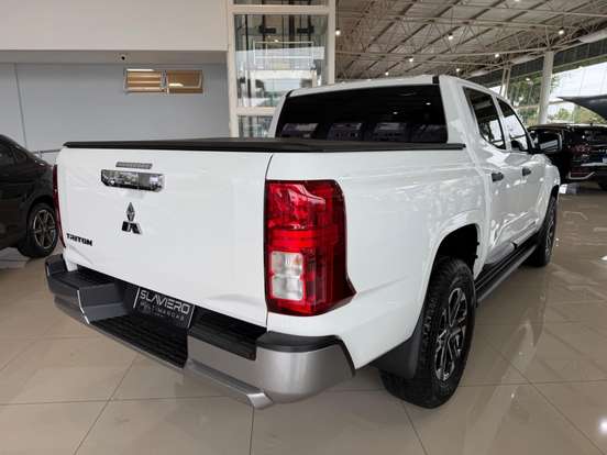 MITSUBISHI-TRITON-2025