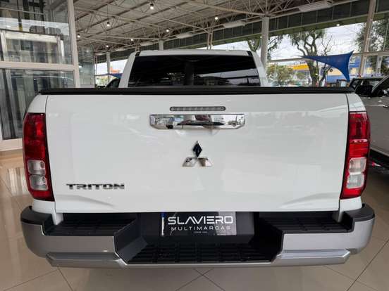 MITSUBISHI-TRITON-2.4 BITURBO DIESEL CD TARMAC 4X2 AUTOMÁTICO MITSUBISHI-TRITON-2025