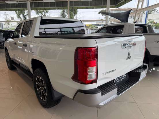 MITSUBISHI-TRITON-2025