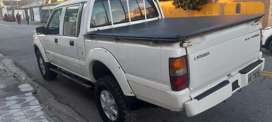 MITSUBISHI-L200-2004