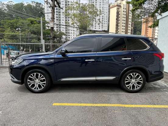 MITSUBISHI-OUTLANDER-3.0 GT 4X4 V6 24V GASOLINA 4P AUTOMÁTICO MITSUBISHI-OUTLANDER-2018