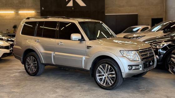 MITSUBISHI PAJERO FULL 3.2 HPE 4X4 16V TURBO INTERCOOLER DIESEL 4P AUTOMÁTICO
