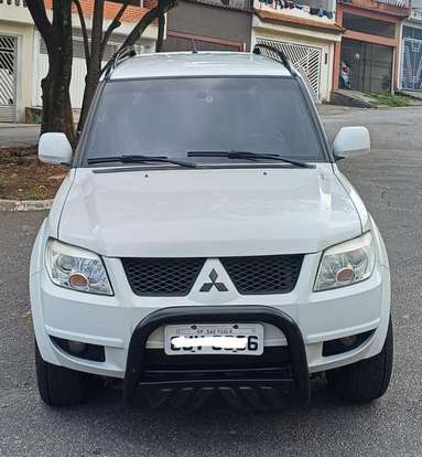 MITSUBISHI-PAJERO TR4-2.0 4X2 16V 140CV FLEX 4P AUTOMÁTICO MITSUBISHI-PAJERO TR4-2014