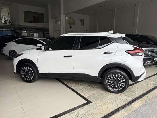 NISSAN-KICKS PLAY-2025