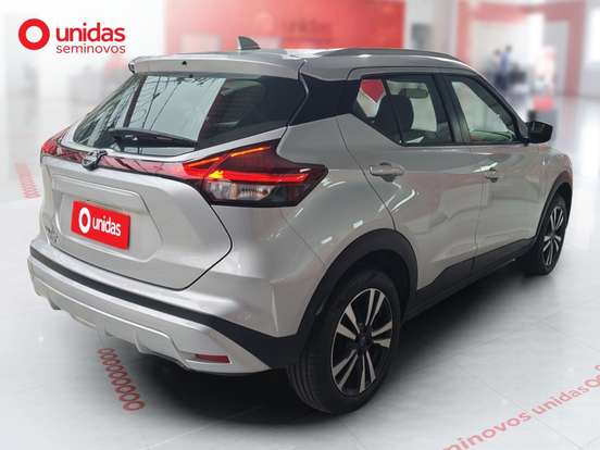 NISSAN-KICKS PLAY-2025