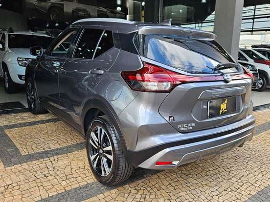 NISSAN-KICKS PLAY-2025