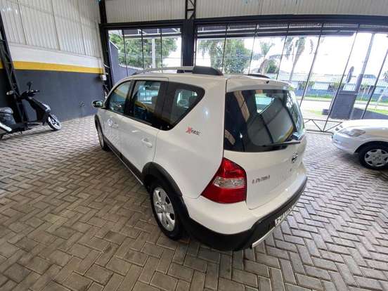 NISSAN-LIVINA-2013