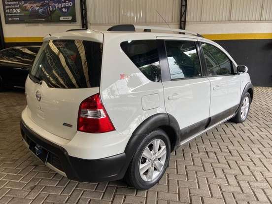 NISSAN-LIVINA-2013
