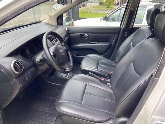 NISSAN-LIVINA-2013