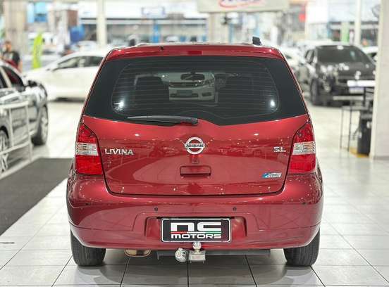 NISSAN-LIVINA-2011