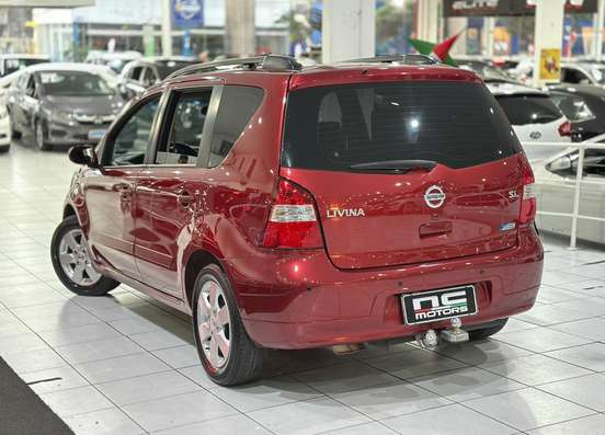 NISSAN-LIVINA-2011