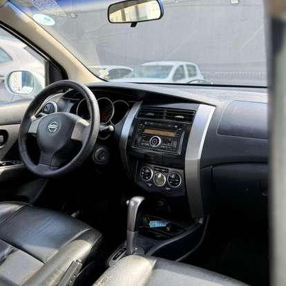 NISSAN-LIVINA-2011