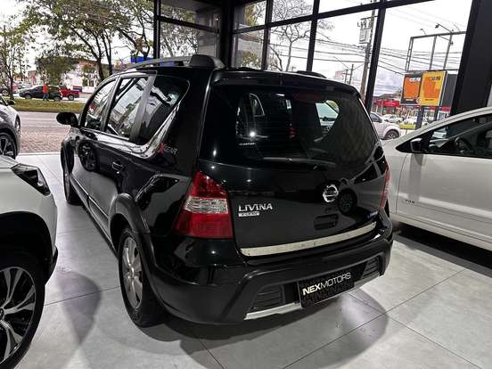 NISSAN-LIVINA-2013