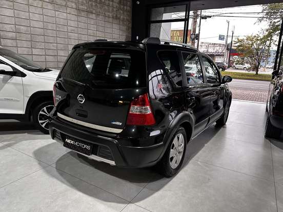 NISSAN-LIVINA-2013