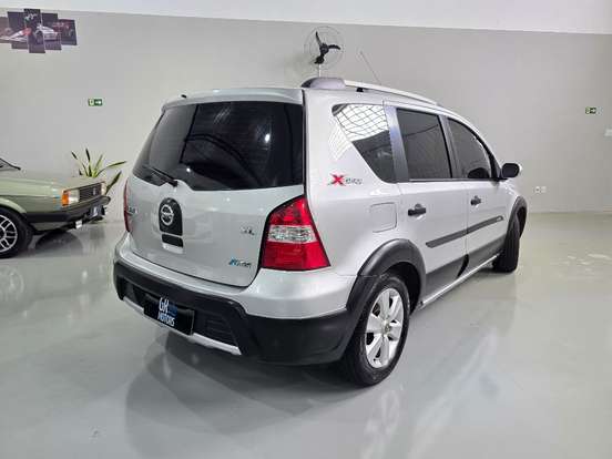 NISSAN-LIVINA-2012