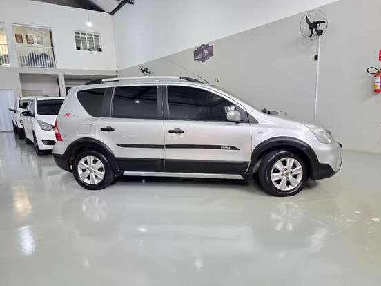 NISSAN-LIVINA-2012