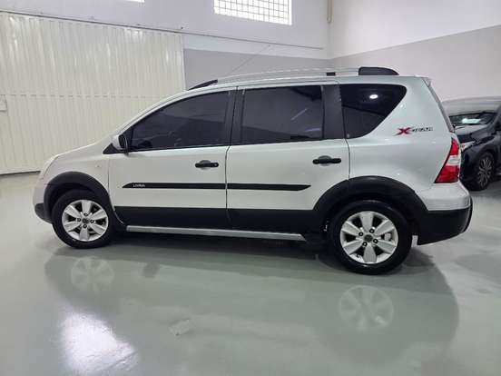 NISSAN-LIVINA-2012