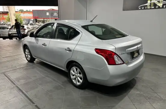 NISSAN-VERSA-2012