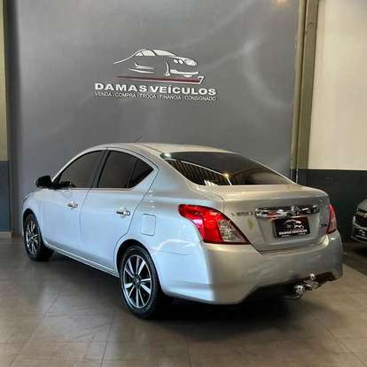 NISSAN-VERSA-2017