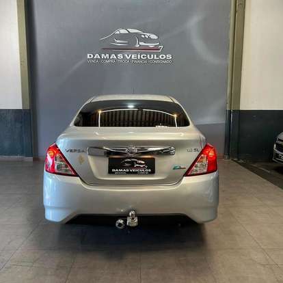 NISSAN-VERSA-2017