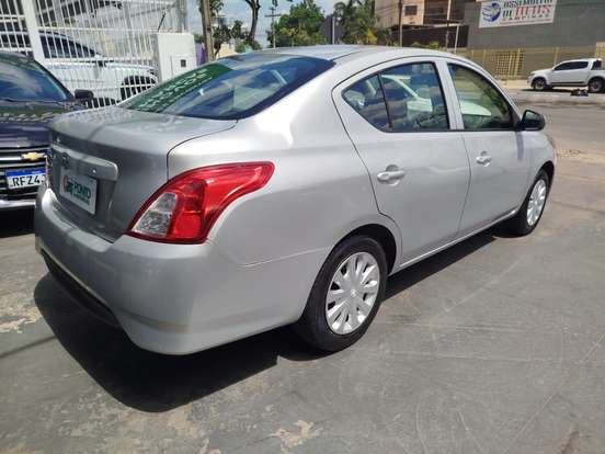 NISSAN-VERSA-2019