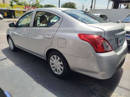NISSAN-VERSA-2019