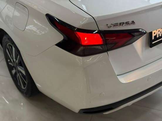 NISSAN-VERSA-2023