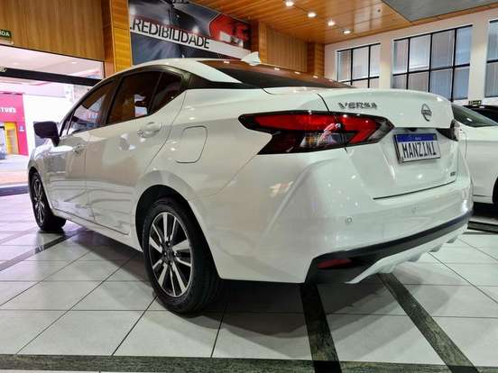 NISSAN-VERSA-2024