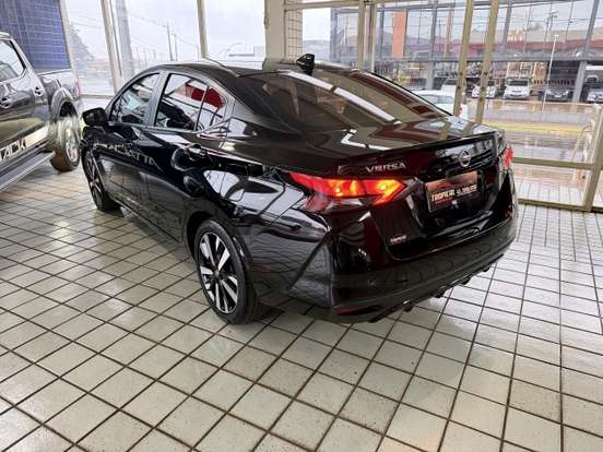 NISSAN-VERSA-2022