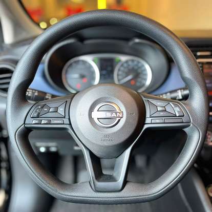 NISSAN-VERSA-2023