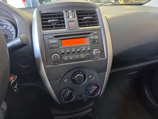 NISSAN-VERSA-2017