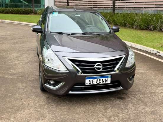 NISSAN-VERSA-2020